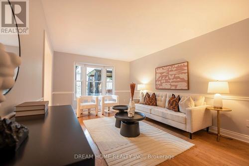 4152 Wheelwright Crescent, Mississauga, ON - Indoor Photo Showing Living Room