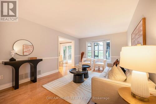 4152 Wheelwright Crescent, Mississauga, ON - Indoor Photo Showing Living Room