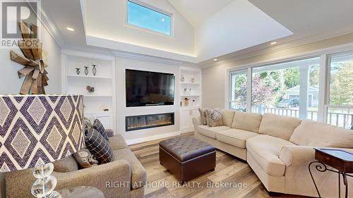 516 Mayzel Road, Burlington, ON - Indoor Photo Showing Living Room With Fireplace