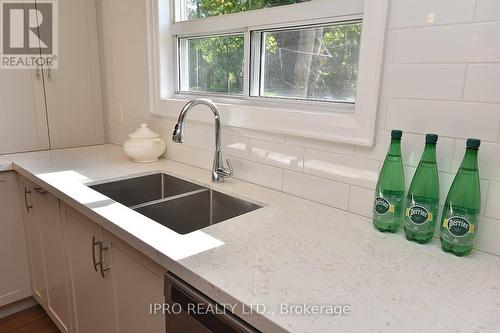 1420 Chalice Crescent, Mississauga, ON - Indoor Photo Showing Kitchen With Double Sink