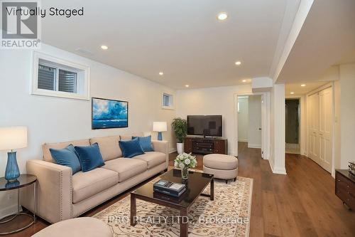 1420 Chalice Crescent, Mississauga, ON - Indoor Photo Showing Living Room