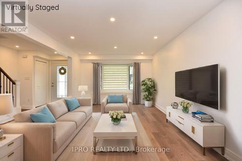 1420 Chalice Crescent, Mississauga, ON - Indoor Photo Showing Living Room