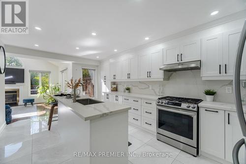 37 Furrows End, Brampton, ON - Indoor Photo Showing Kitchen With Upgraded Kitchen