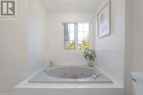 37 Furrows End, Brampton, ON - Indoor Photo Showing Bathroom