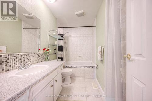 14 Lewis Crescent, Kitchener, ON - Indoor Photo Showing Bathroom