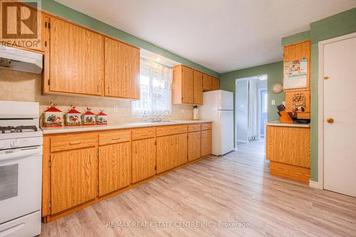 14 Lewis Crescent, Kitchener, ON - Indoor Photo Showing Kitchen