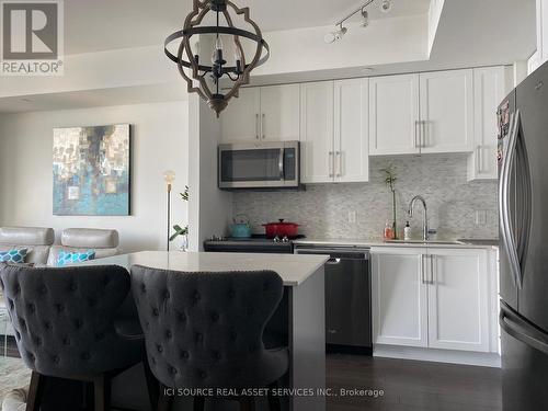 1704 - 485 Richmond Road, Carlingwood - Westboro And Area, ON - Indoor Photo Showing Kitchen With Upgraded Kitchen