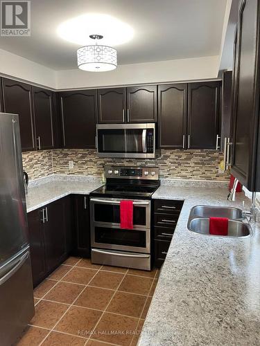 23 Studebaker Trail, Brampton, ON - Indoor Photo Showing Kitchen With Double Sink With Upgraded Kitchen