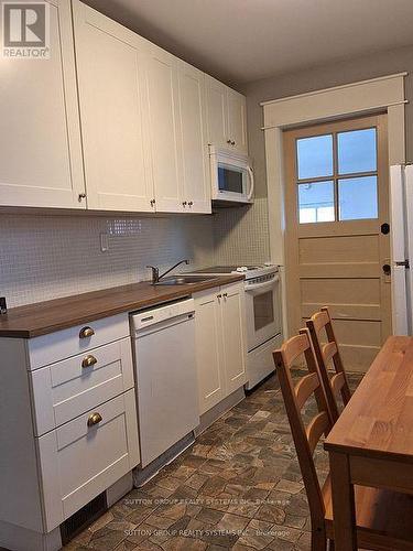 4627 Simcoe Street, Niagara Falls, ON - Indoor Photo Showing Kitchen