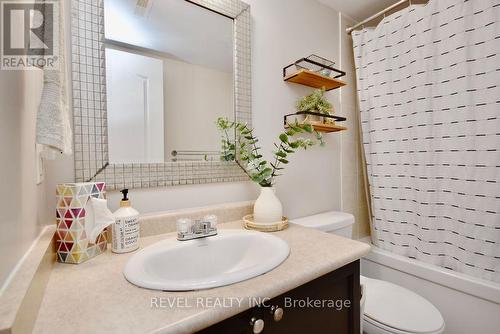 11 - 53 Ferndale Drive S, Barrie, ON - Indoor Photo Showing Bathroom