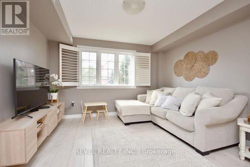 11 - 53 Ferndale Drive S, Barrie, ON - Indoor Photo Showing Living Room