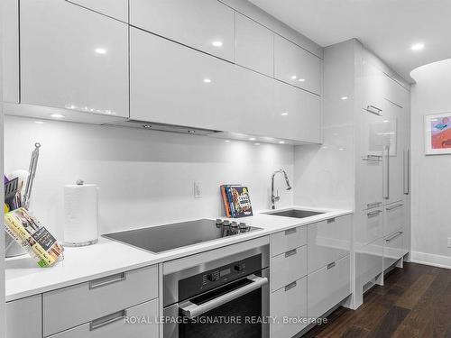 20-30 Nelson St, Toronto, ON - Indoor Photo Showing Kitchen With Upgraded Kitchen