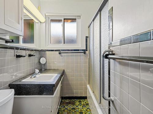 15 Sandwell Dr, Toronto, ON - Indoor Photo Showing Bathroom