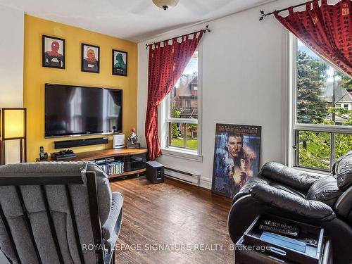 36 Wilson Park Rd, Toronto, ON - Indoor Photo Showing Living Room