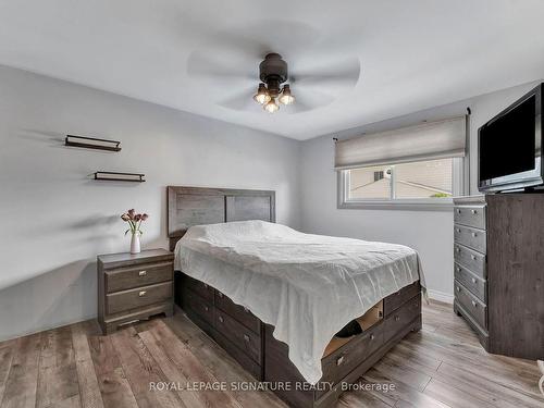 526 Pinetree Cres, Cambridge, ON - Indoor Photo Showing Bedroom