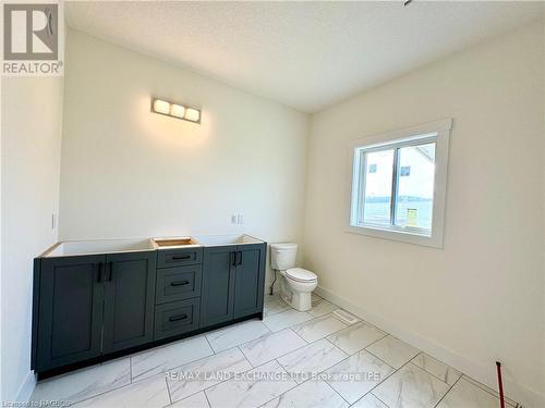 5pc Esnuite - 4829 Bruce Road 3, Saugeen Shores, ON - Indoor Photo Showing Bathroom