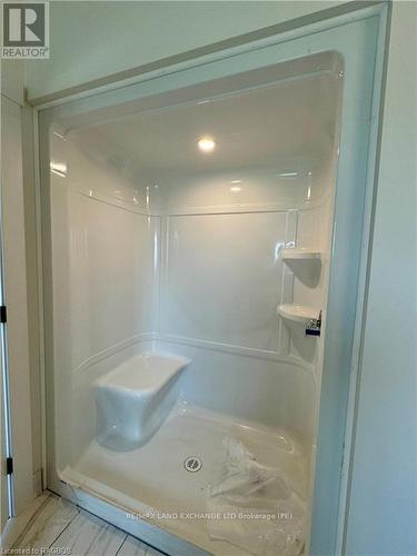 Soaker tub in the ensuite - 4829 Bruce Road 3, Saugeen Shores, ON - Indoor Photo Showing Bathroom