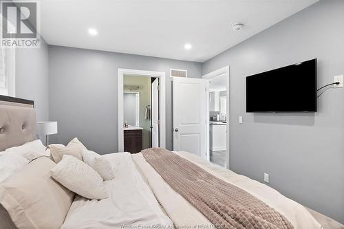 1618 Jefferson, Windsor, ON - Indoor Photo Showing Bedroom