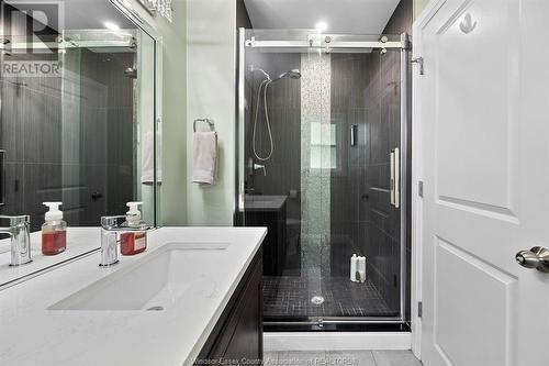 1618 Jefferson, Windsor, ON - Indoor Photo Showing Bathroom