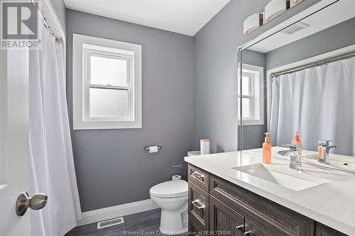 1618 Jefferson, Windsor, ON - Indoor Photo Showing Bathroom