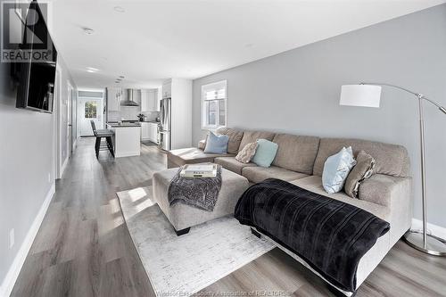 1618 Jefferson, Windsor, ON - Indoor Photo Showing Living Room