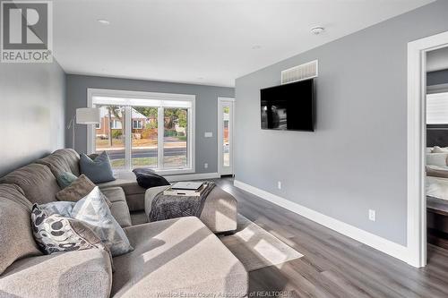 1618 Jefferson, Windsor, ON - Indoor Photo Showing Living Room With Fireplace