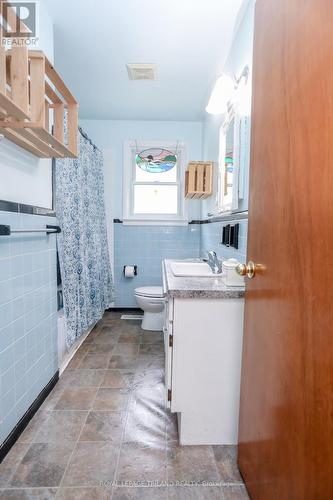 217 Manitoulin Drive, London, ON - Indoor Photo Showing Bathroom