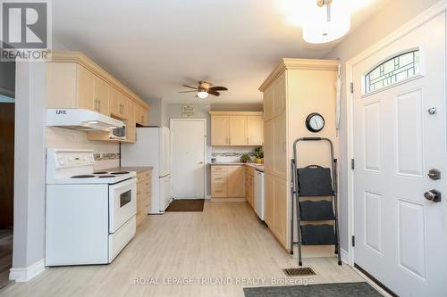 217 Manitoulin Drive, London, ON - Indoor Photo Showing Kitchen