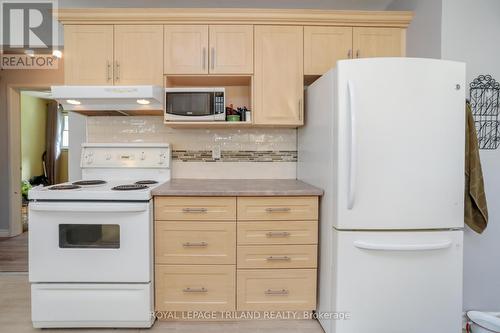 217 Manitoulin Drive, London, ON - Indoor Photo Showing Kitchen