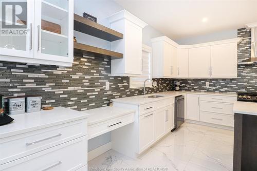 4414 Belmont, Comber, ON - Indoor Photo Showing Kitchen With Upgraded Kitchen