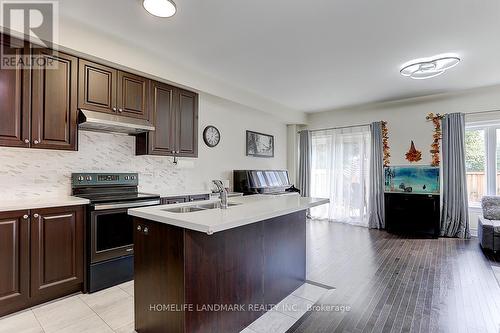 166 Sutherland Avenue, Bradford West Gwillimbury, ON - Indoor Photo Showing Kitchen With Double Sink With Upgraded Kitchen