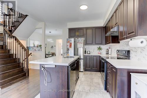 166 Sutherland Avenue, Bradford West Gwillimbury, ON - Indoor Photo Showing Kitchen With Upgraded Kitchen