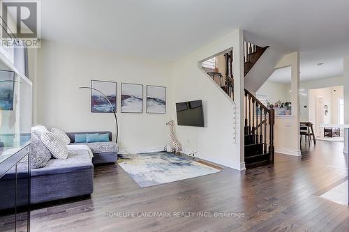 166 Sutherland Avenue, Bradford West Gwillimbury, ON - Indoor Photo Showing Living Room