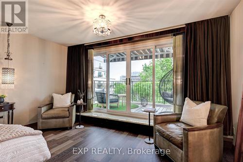 13 Balmoral Avenue, Toronto, ON - Indoor Photo Showing Living Room