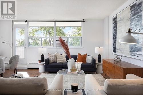 507 - 541 Blackthorn Avenue, Toronto, ON - Indoor Photo Showing Living Room