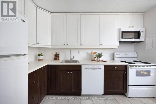 507 - 541 Blackthorn Avenue, Toronto, ON - Indoor Photo Showing Kitchen