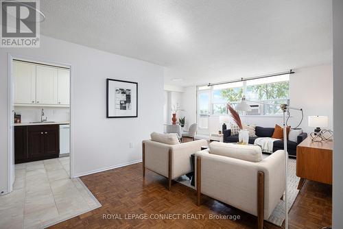 507 - 541 Blackthorn Avenue, Toronto, ON - Indoor Photo Showing Living Room