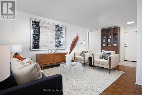 507 - 541 Blackthorn Avenue, Toronto, ON - Indoor Photo Showing Living Room