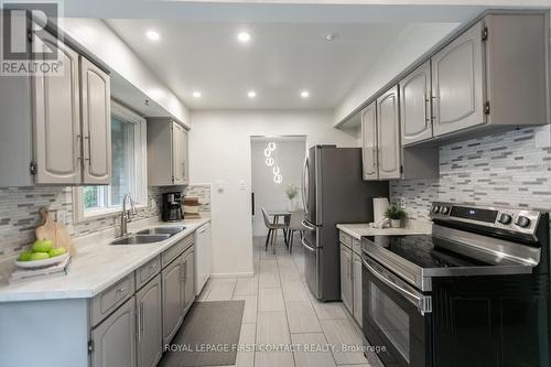 371 Tallwood Drive, Orillia, ON - Indoor Photo Showing Kitchen With Double Sink With Upgraded Kitchen