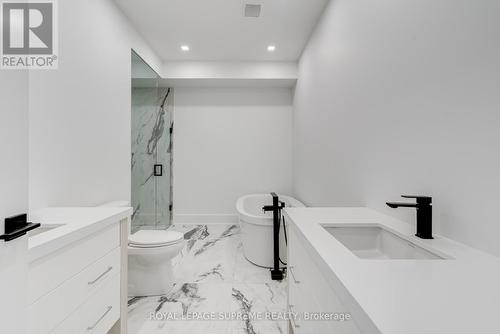 62 Earlsdale Avenue, Toronto, ON - Indoor Photo Showing Bathroom