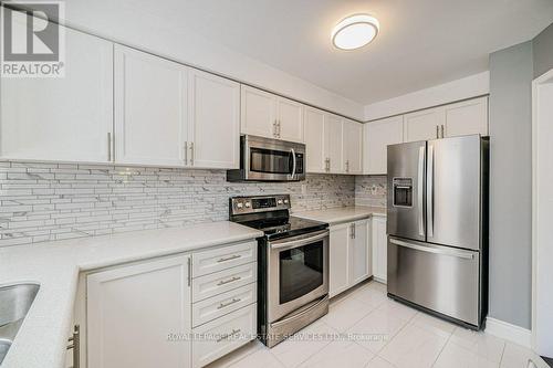 39 - 2022 Atkinson Drive, Burlington, ON - Indoor Photo Showing Kitchen With Stainless Steel Kitchen With Upgraded Kitchen