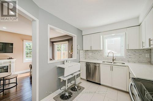 39 - 2022 Atkinson Drive, Burlington, ON - Indoor Photo Showing Kitchen With Double Sink