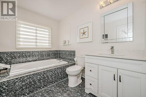 39 - 2022 Atkinson Drive, Burlington, ON - Indoor Photo Showing Bathroom