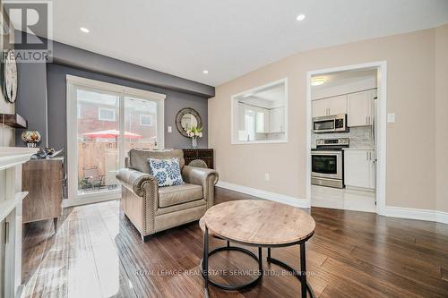 39 - 2022 Atkinson Drive, Burlington, ON - Indoor Photo Showing Living Room