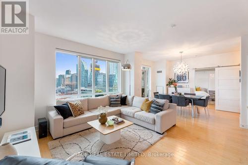 1706 - 112 George Street, Toronto, ON - Indoor Photo Showing Living Room