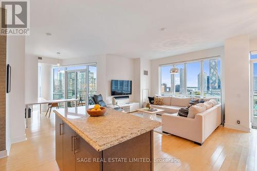 1706 - 112 George Street, Toronto, ON - Indoor Photo Showing Living Room