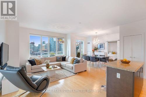 1706 - 112 George Street, Toronto, ON - Indoor Photo Showing Living Room