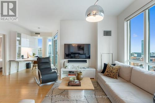 1706 - 112 George Street, Toronto, ON - Indoor Photo Showing Living Room