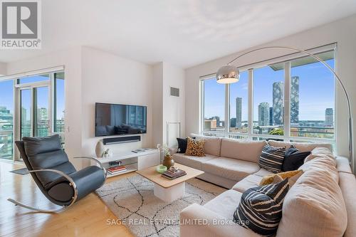 1706 - 112 George Street, Toronto, ON - Indoor Photo Showing Living Room