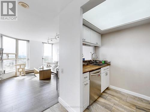 1017 - 2460 Eglinton Avenue E, Toronto, ON - Indoor Photo Showing Kitchen